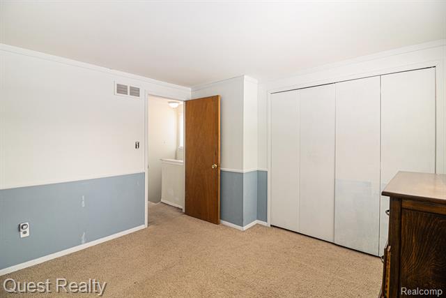 Builiding view nineteen for 27230 Hystone, Farmington, MI. 48334