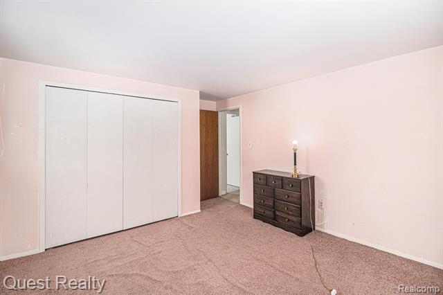 Builiding view seventeen for 27230 Hystone, Farmington, MI. 48334