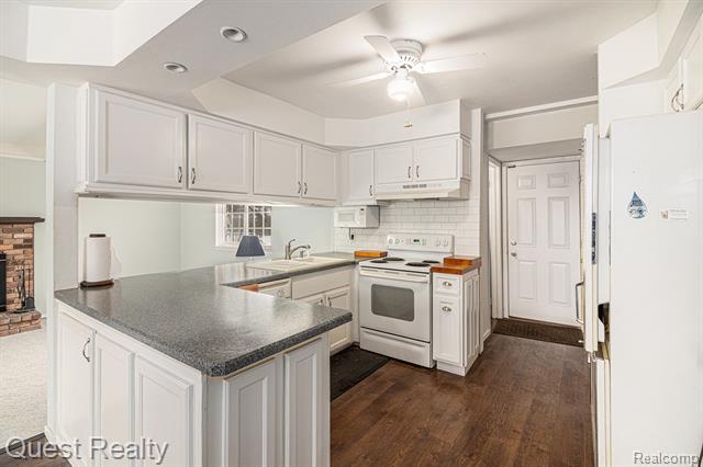 Builiding view six for 27230 Hystone, Farmington, MI. 48334