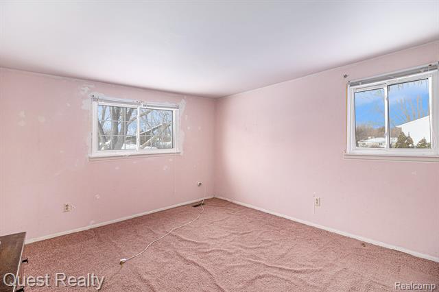 Builiding view sixteen for 27230 Hystone, Farmington, MI. 48334