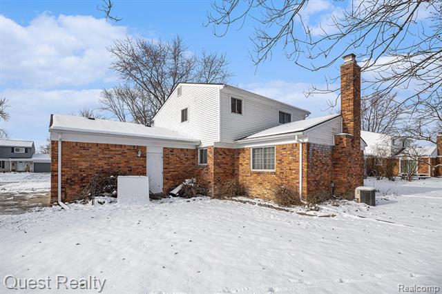 Builiding view twenty four for 27230 Hystone, Farmington, MI. 48334