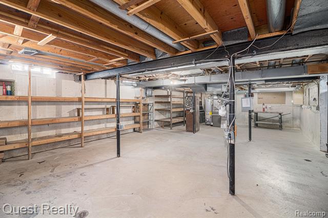 Builiding view twenty one for 27230 Hystone, Farmington, MI. 48334