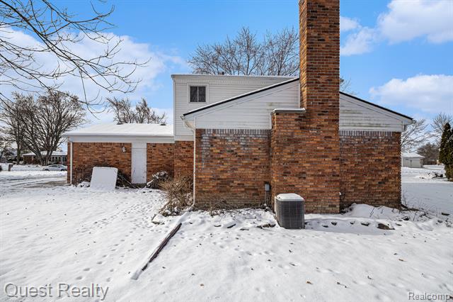 Builiding view twenty three for 27230 Hystone, Farmington, MI. 48334