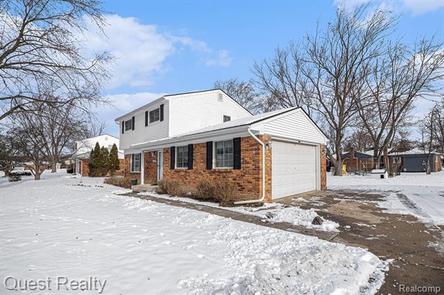 Builiding view two for 27230 Hystone, Farmington, MI. 48334