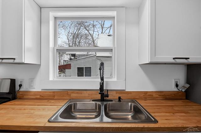 Builiding view nine for 1403 Bliss, Saginaw, MI. 48602