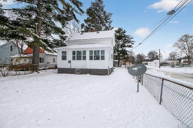 Builiding view thirty seven for 1403 Bliss, Saginaw, MI. 48602