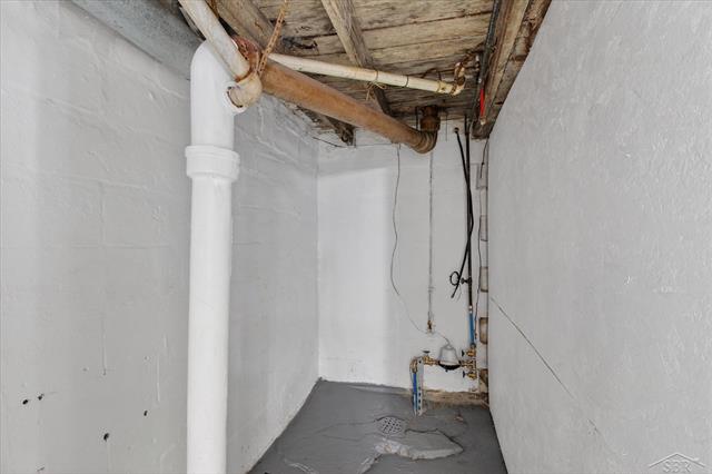 Builiding view thirty for 1403 Bliss, Saginaw, MI. 48602