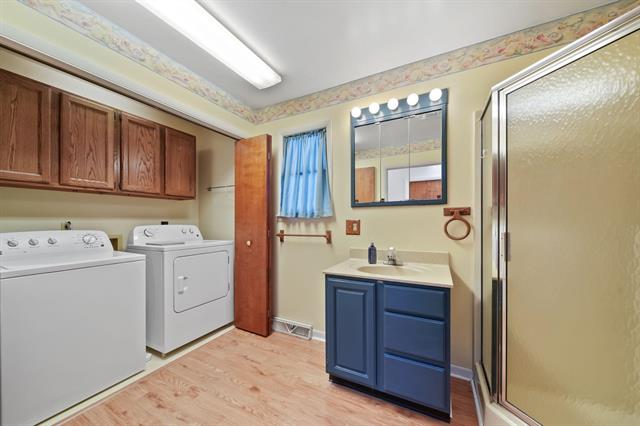 Builiding view ten for 912 Halstead, Jackson, MI. 49203