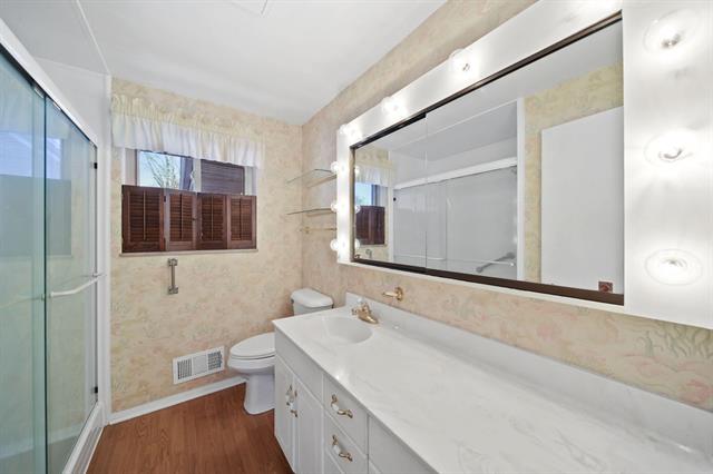 Builiding view thirteen for 912 Halstead, Jackson, MI. 49203