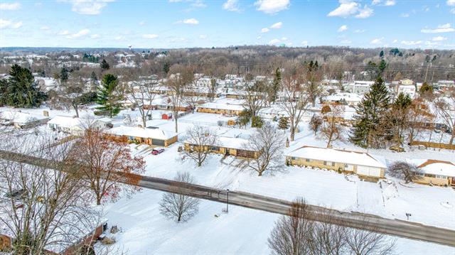 Builiding view thirty eight for 912 Halstead, Jackson, MI. 49203