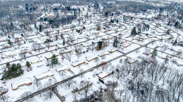 Builiding view thirty four for 912 Halstead, Jackson, MI. 49203