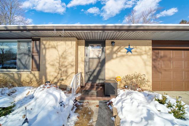 Builiding view thirty one for 912 Halstead, Jackson, MI. 49203