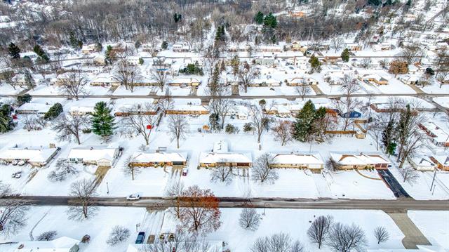 Builiding view thirty seven for 912 Halstead, Jackson, MI. 49203