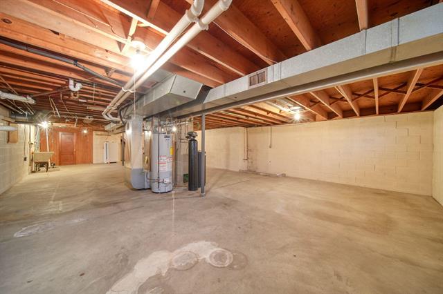 Builiding view twenty four for 912 Halstead, Jackson, MI. 49203