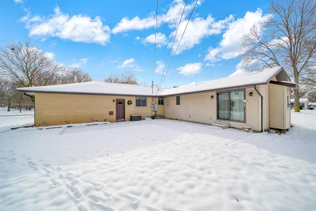 Builiding view twenty seven for 912 Halstead, Jackson, MI. 49203