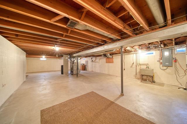 Builiding view twenty for 912 Halstead, Jackson, MI. 49203