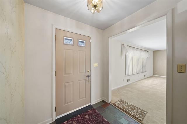 Builiding view two for 912 Halstead, Jackson, MI. 49203