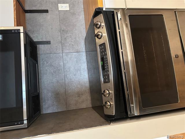 Builiding view eleven for 1555 Pond, Okemos, MI. 48864