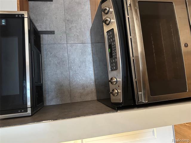 Builiding view ten for 1555 Pond, Okemos, MI. 48864