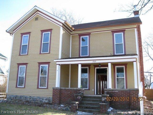 front view for 202 E Frank Street, Fowlerville, Mi. 48836