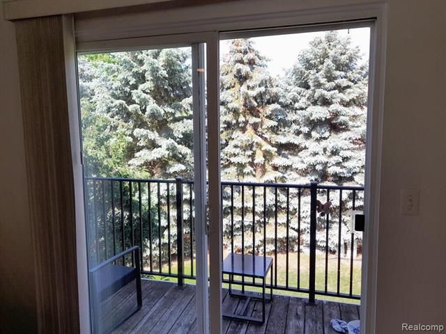 Builiding view eighteen for 14474 Shadywood, Sterling Heights, MI. 48312