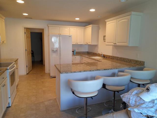 Builiding view five for 14474 Shadywood, Sterling Heights, MI. 48312