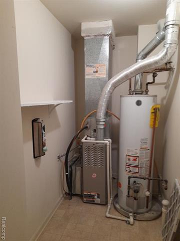 Builiding view fourteen for 14474 Shadywood, Sterling Heights, MI. 48312