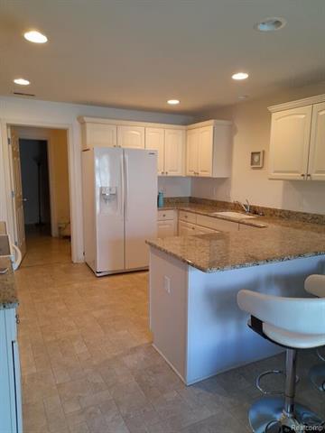 Builiding view six for 14474 Shadywood, Sterling Heights, MI. 48312