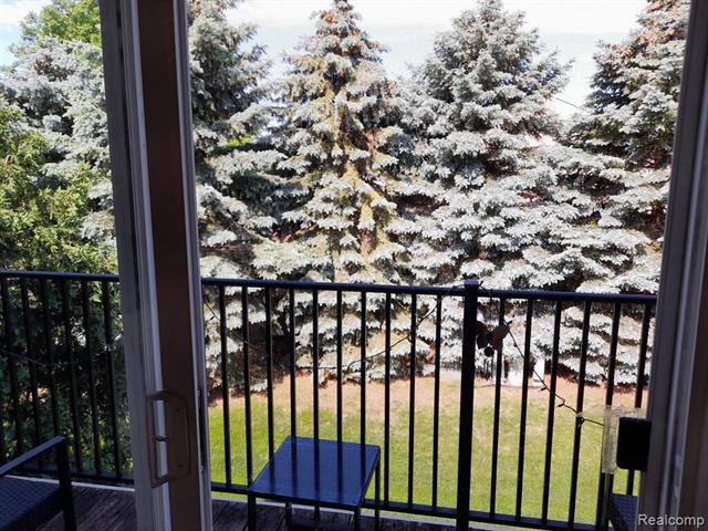 Builiding view sixteen for 14474 Shadywood, Sterling Heights, MI. 48312