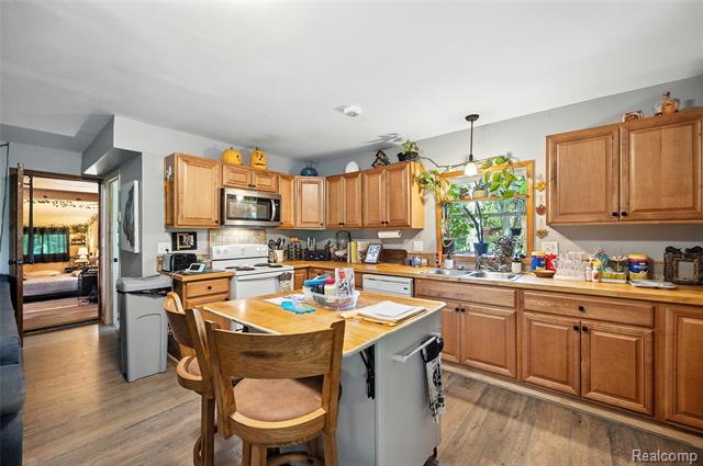 Builiding view eight for 7604 Imlay City, Avoca, MI. 48006