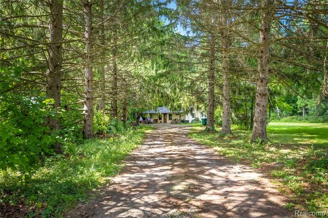 Builiding view one for 7604 Imlay City, Avoca, MI. 48006