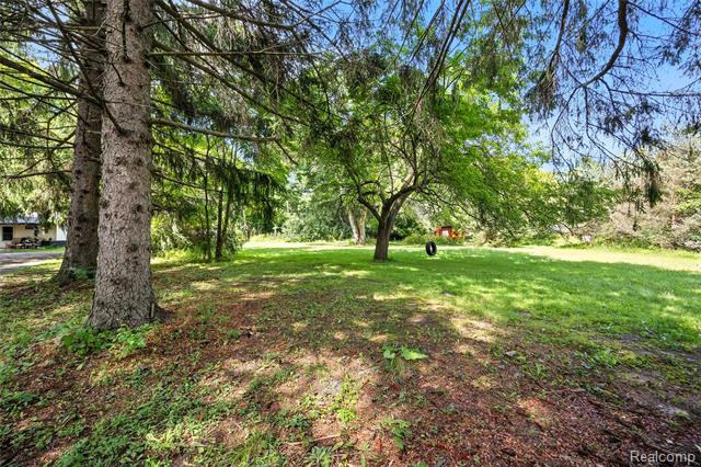 Builiding view twenty one for 7604 Imlay City, Avoca, MI. 48006