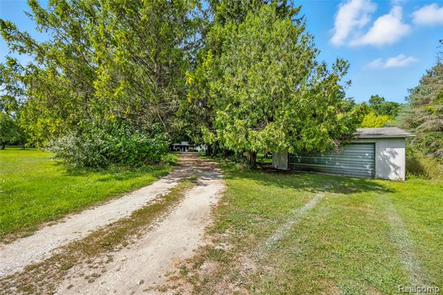 Builiding view twenty for 7604 Imlay City, Avoca, MI. 48006