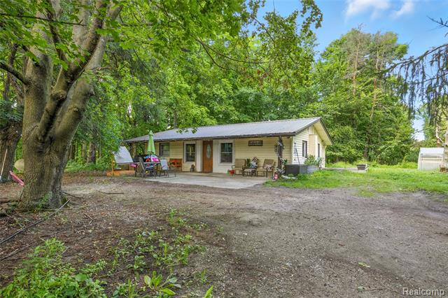 front view for 7604 Imlay City, Avoca, Mi. 48006