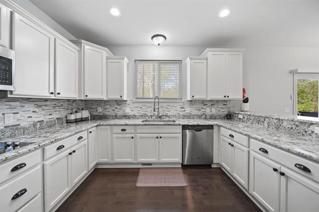 Builiding view eighteen for 10478 River Edge, Saline, MI. 48176