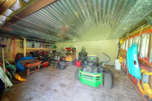 Builiding view forty for 10478 River Edge, Saline, MI. 48176