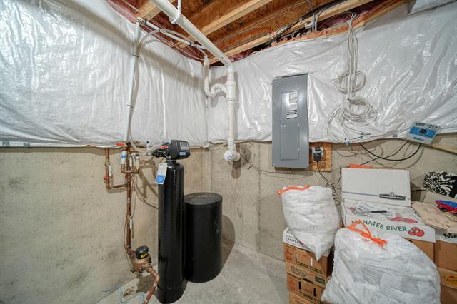 Builiding view thirty seven for 10478 River Edge, Saline, MI. 48176