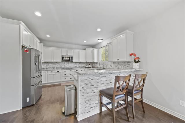 Builiding view twenty for 10478 River Edge, Saline, MI. 48176