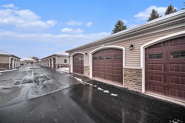 Builiding view forty for 5610 Arbor Chase, Ann Arbor, MI. 48103