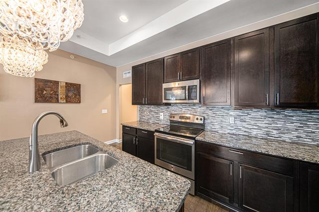 Builiding view seventeen for 5610 Arbor Chase, Ann Arbor, MI. 48103