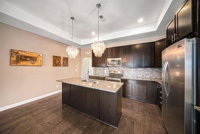 Builiding view sixteen for 5610 Arbor Chase, Ann Arbor, MI. 48103