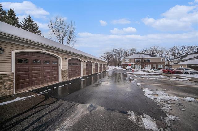 Builiding view thirty nine for 5610 Arbor Chase, Ann Arbor, MI. 48103