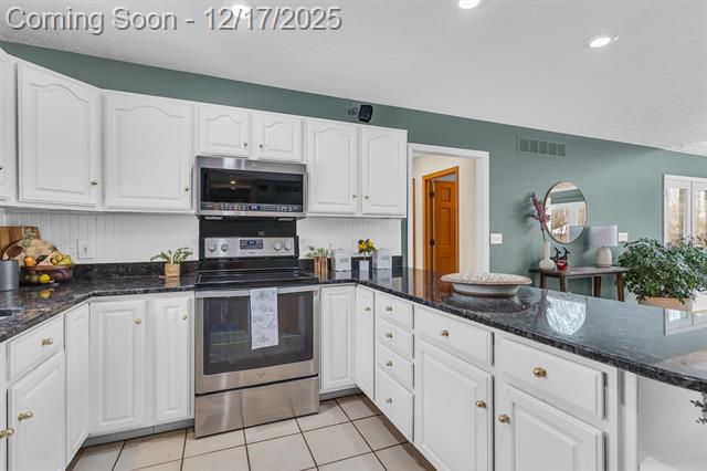 Builiding view nineteen for 1395 Lacey Lake, Charlotte, MI. 48813