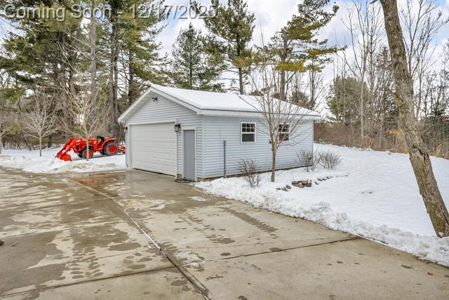 Builiding view seventy five for 1395 Lacey Lake, Charlotte, MI. 48813