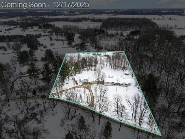 Builiding view seventy two for 1395 Lacey Lake, Charlotte, MI. 48813