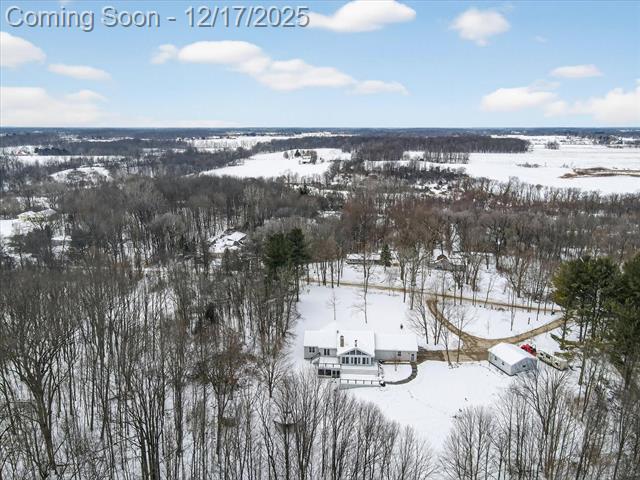 Builiding view seventy for 1395 Lacey Lake, Charlotte, MI. 48813