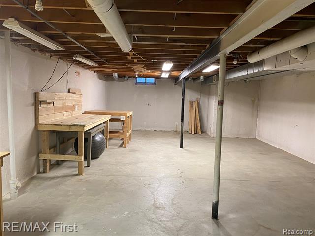 Builiding view thirty one for 17769 Edloytom, Clinton Township, MI. 48038