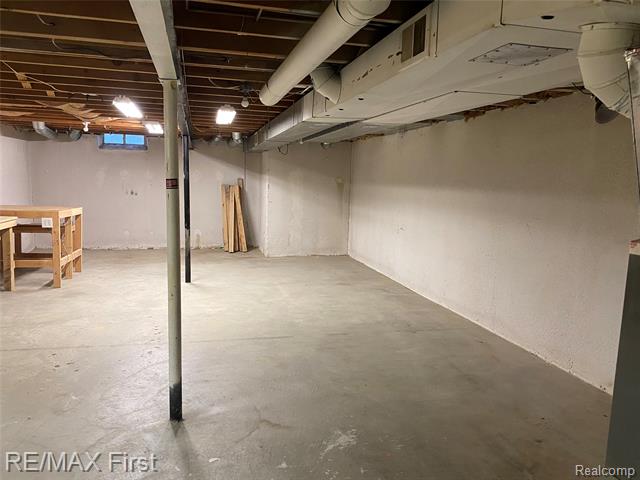 Builiding view thirty two for 17769 Edloytom, Clinton Township, MI. 48038