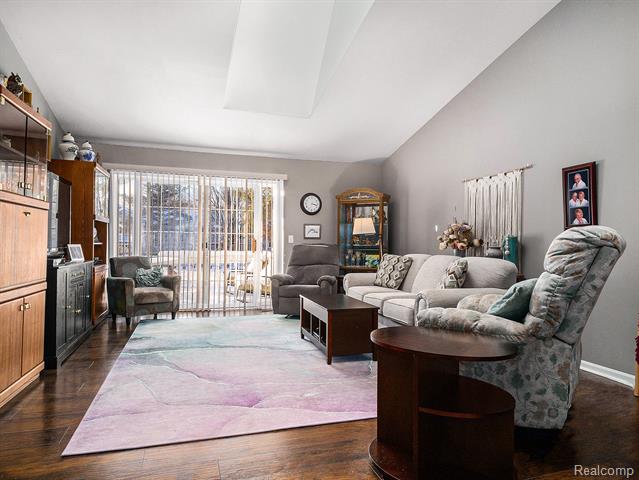 Builiding view five for 6356 Squire Lake, Flushing, MI. 48433