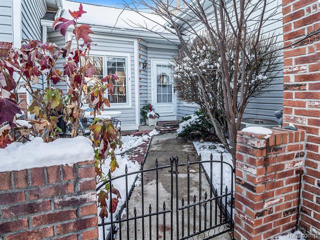 Builiding view one for 6356 Squire Lake, Flushing, MI. 48433